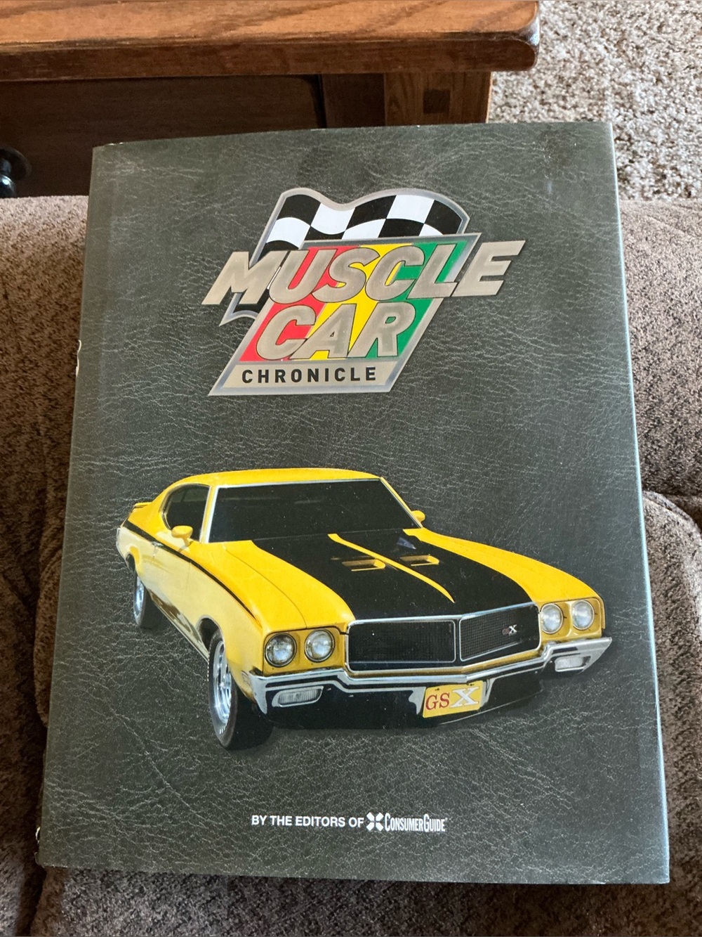 MUSCLE CAR CHRONICLE HARD COVER BOOK, BIG COFFEE TABLE BOOK, consumer guide